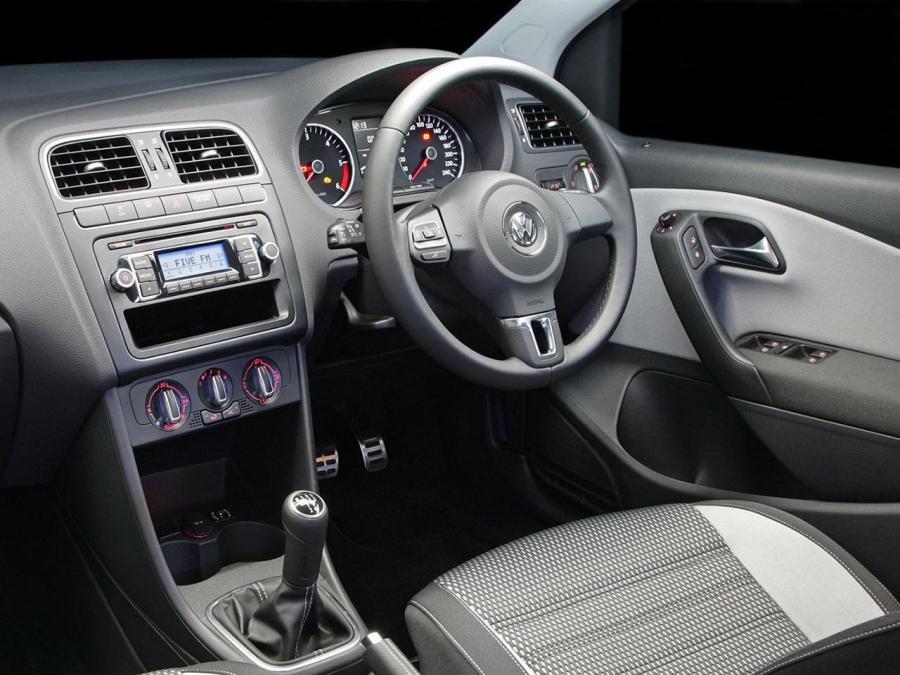  Volkswagen CrossPolo 2010 года  (UK) (фото 3 из 14)